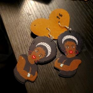 (Nubian Queen Earrings) one size fits all black and every day where